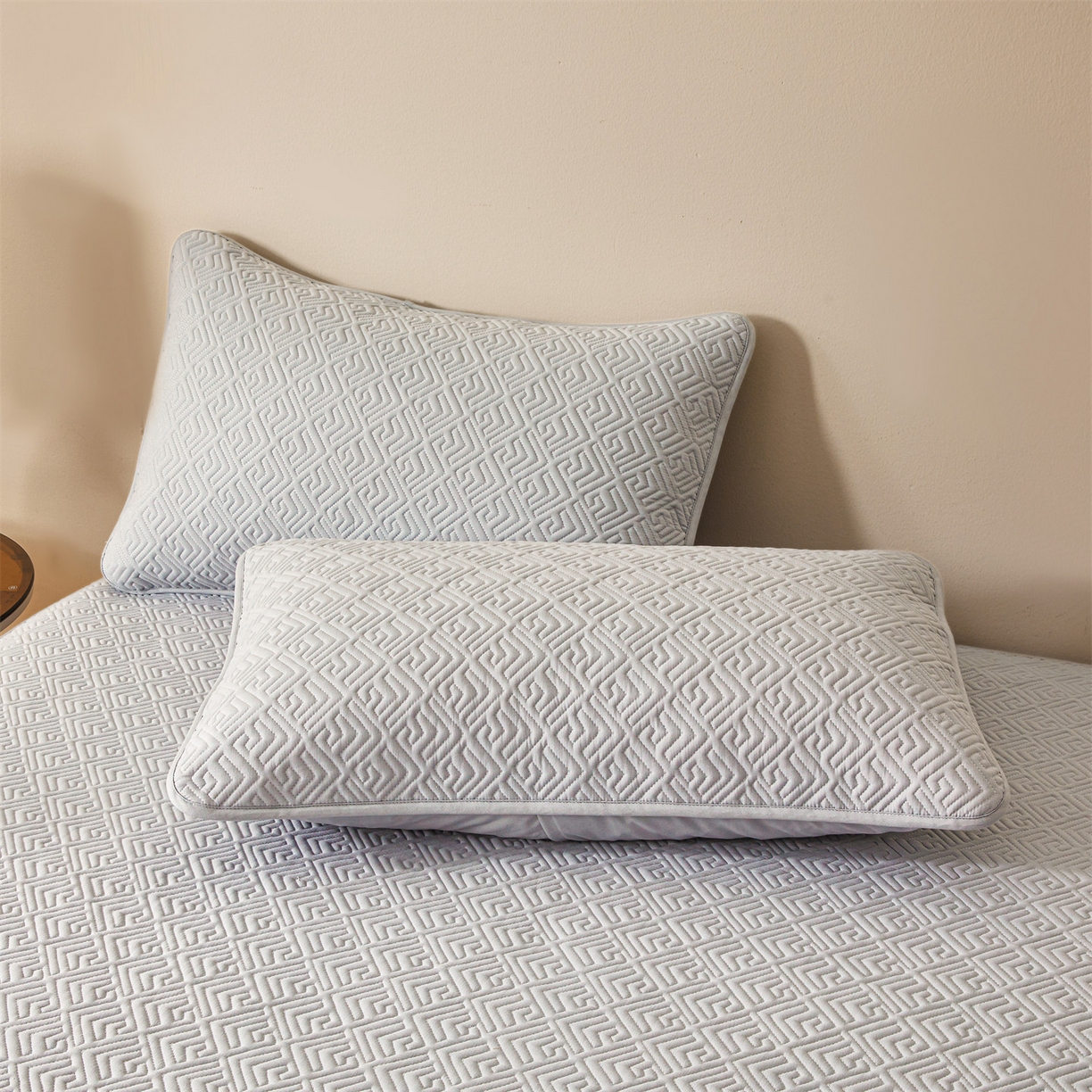 91家纺网 家纺一手货源 找家纺 居眠 2026新款防水夹棉床笠-云梦系列 云梦-灰