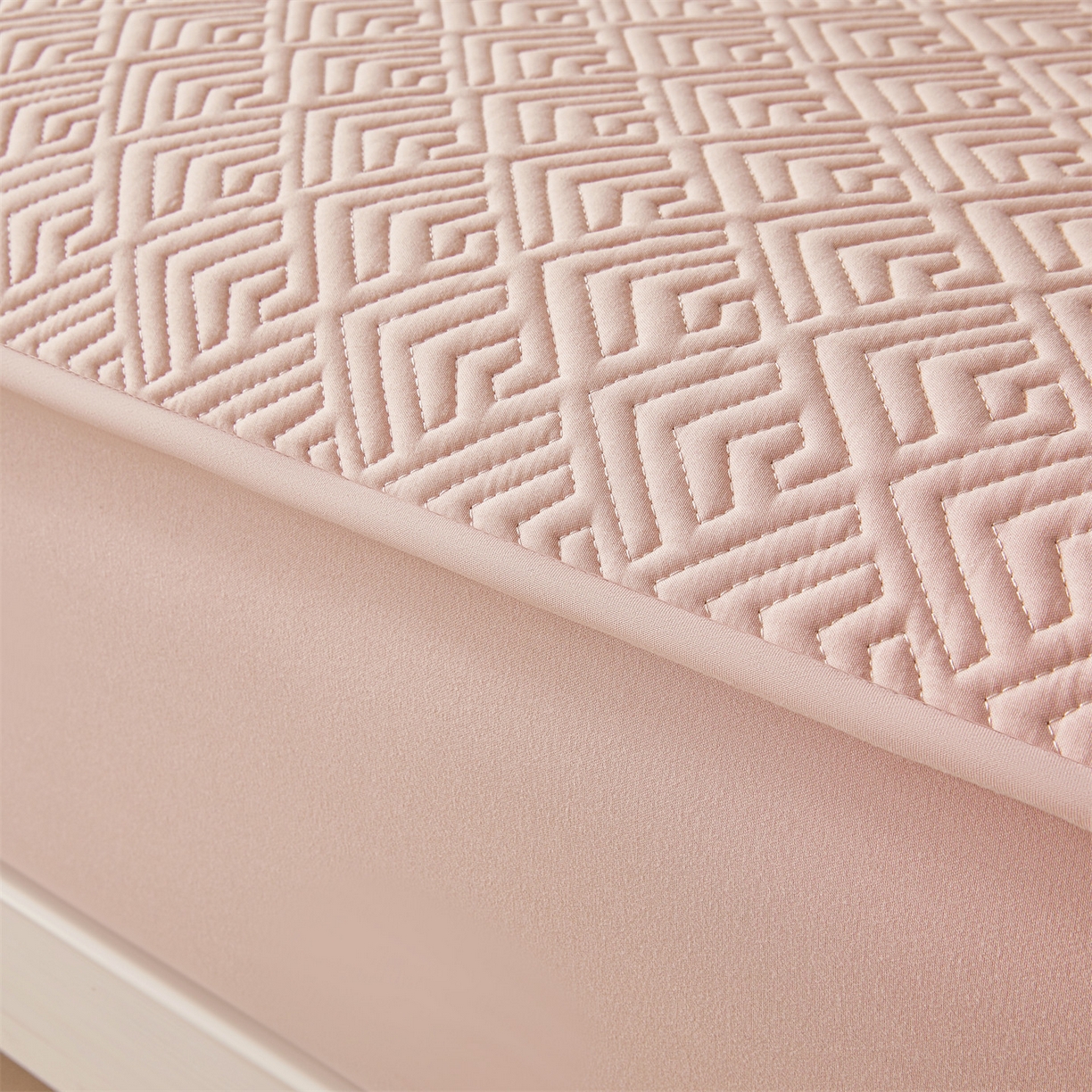 91家纺网 家纺一手货源 找家纺 居眠 2026新款防水夹棉床笠-云梦系列 云梦-粉