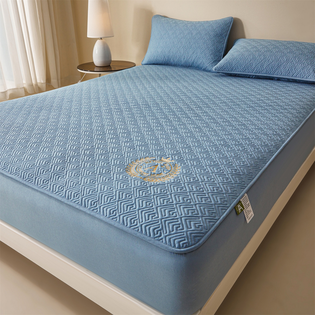 91家纺网 家纺一手货源 找家纺 居眠 2026新款防水夹棉床笠-云梦系列 云梦-蓝