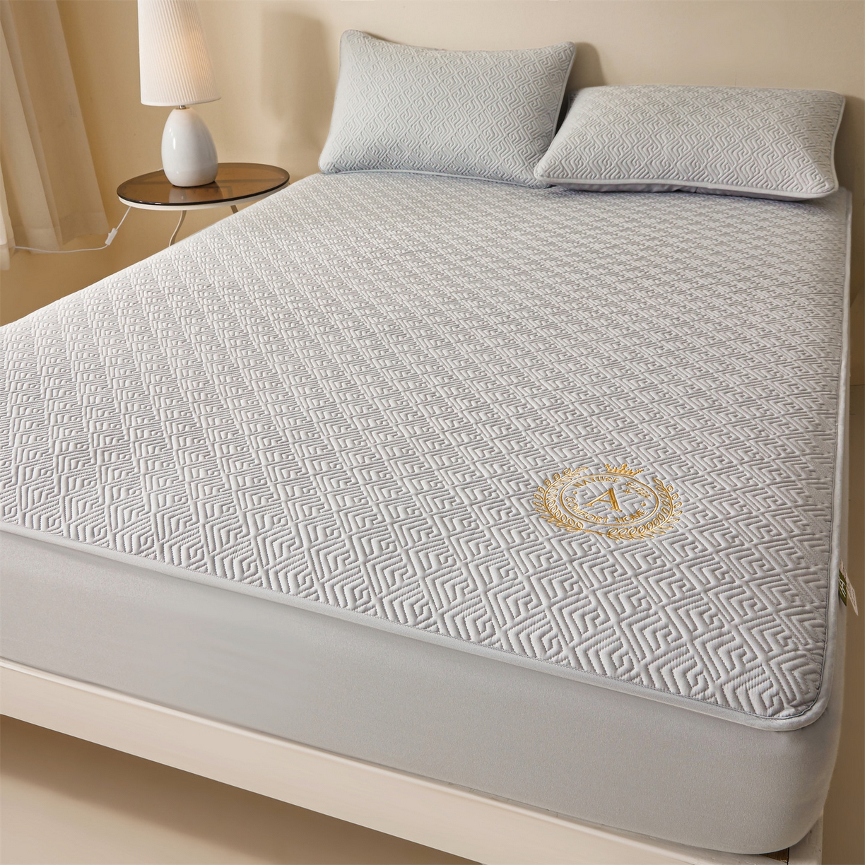 91家纺网 家纺一手货源 找家纺 居眠 2026新款防水夹棉床笠-云梦系列 云梦-灰