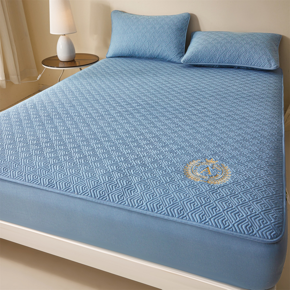 91家纺网 家纺一手货源 找家纺 居眠 2026新款防水夹棉床笠-云梦系列 云梦-蓝