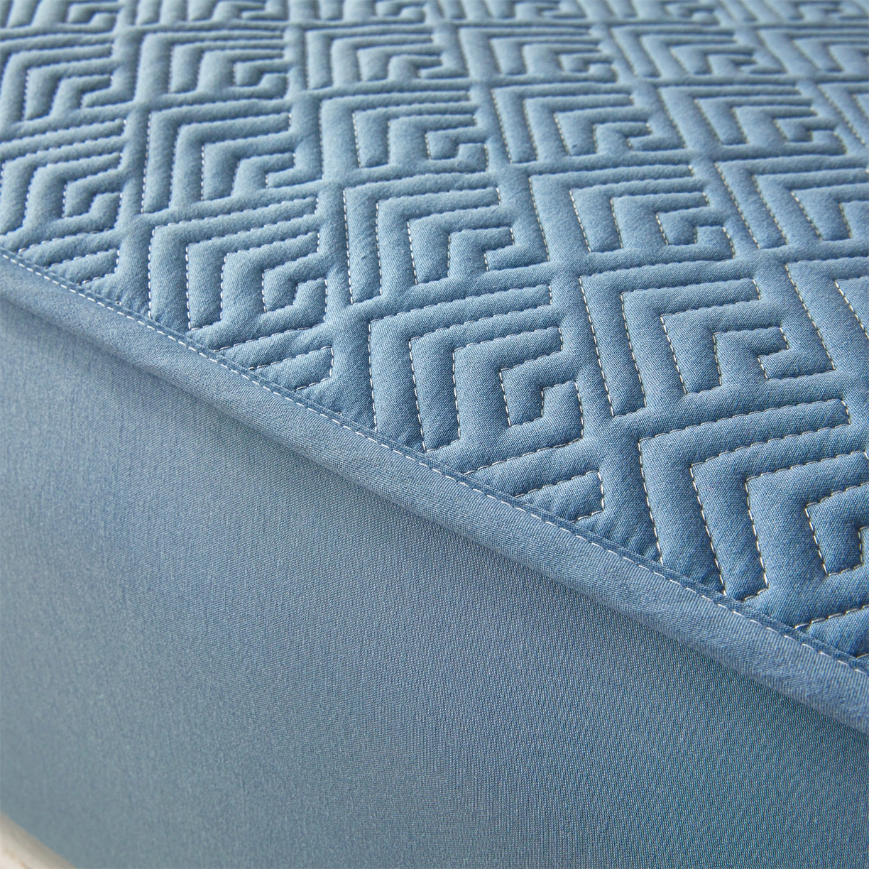 91家纺网 家纺一手货源 找家纺 居眠 2026新款防水夹棉床笠-云梦系列 云梦-蓝