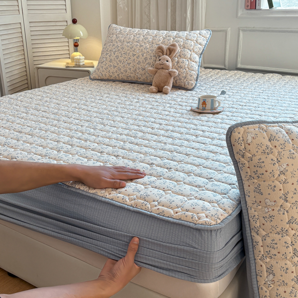 91家纺网 家纺一手货源 找家纺 居眠 2026新款印花皱皱纱夹棉床笠 森林舞会