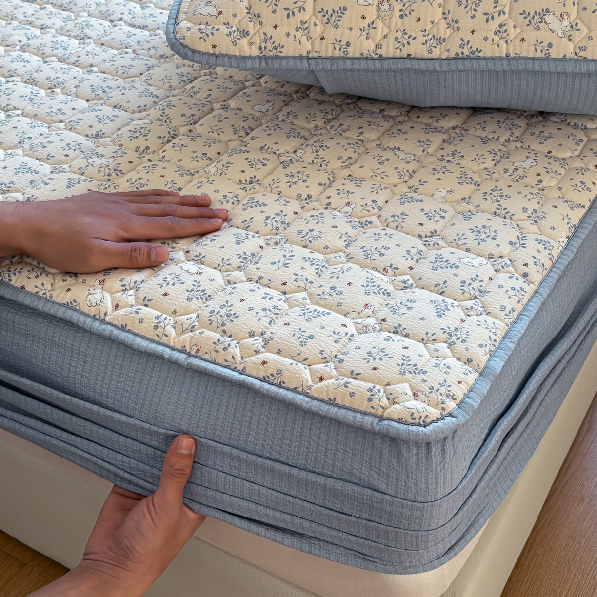 91家纺网 家纺一手货源 找家纺 居眠 2026新款印花皱皱纱夹棉床笠 森林舞会