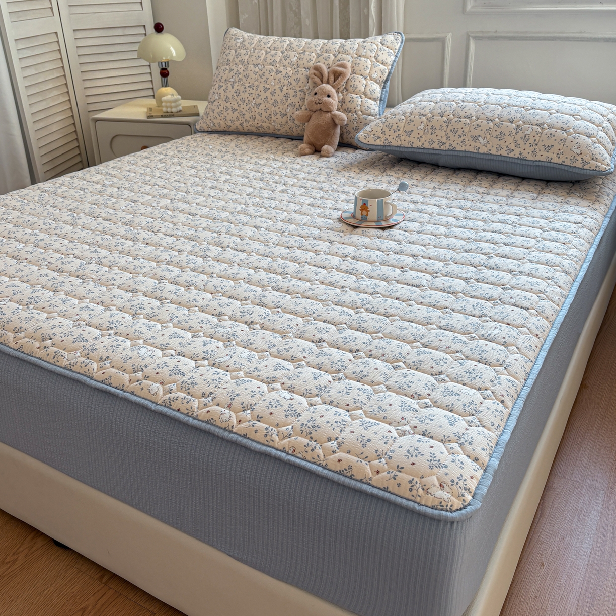 91家纺网 家纺一手货源 找家纺 居眠 2026新款印花皱皱纱夹棉床笠 森林舞会