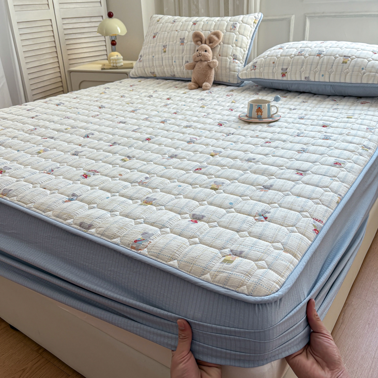 91家纺网 家纺一手货源 找家纺 居眠 2026新款印花皱皱纱夹棉床笠 开心小象