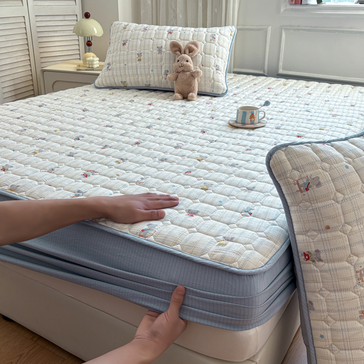 91家纺网 家纺一手货源 找家纺 居眠 2026新款印花皱皱纱夹棉床笠 开心小象