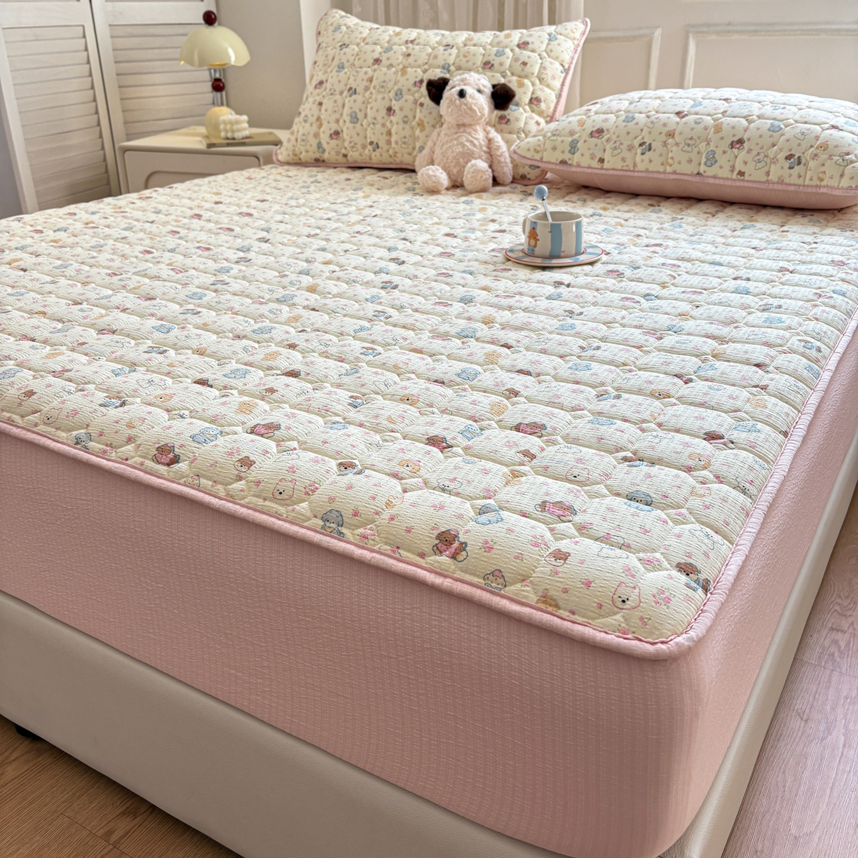 91家纺网 家纺一手货源 找家纺 居眠 2026新款印花皱皱纱夹棉床笠 泡芙小狗