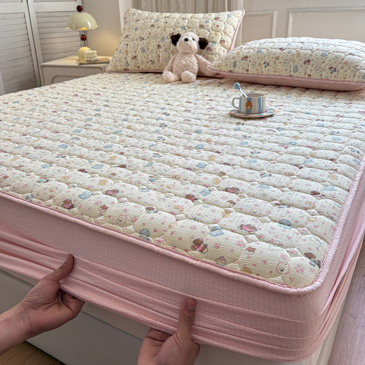 91家纺网 家纺一手货源 找家纺 居眠 2026新款印花皱皱纱夹棉床笠 泡芙小狗