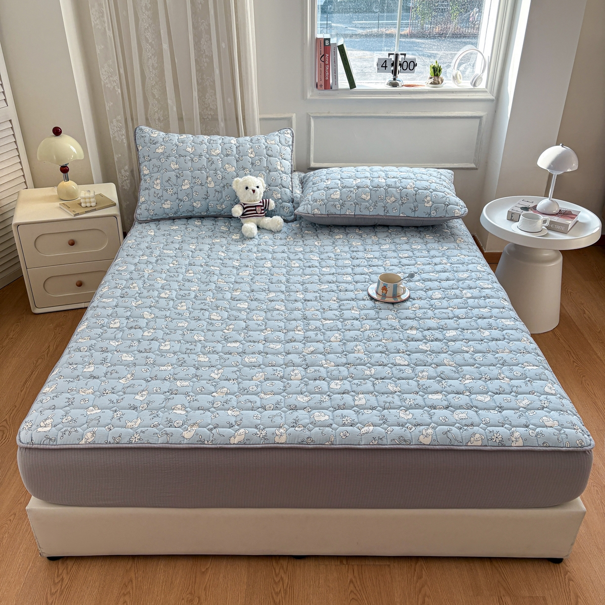 91家纺网 家纺一手货源 找家纺 居眠 2026新款印花皱皱纱夹棉床笠 甜兔派对