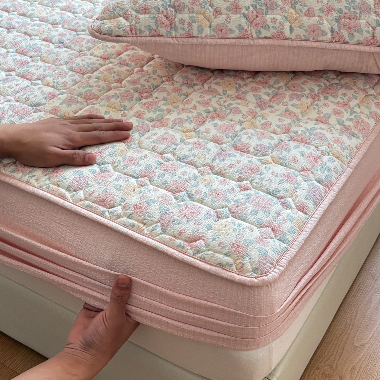 91家纺网 家纺一手货源 找家纺 居眠 2026新款印花皱皱纱夹棉床笠 蔷薇玫瑰