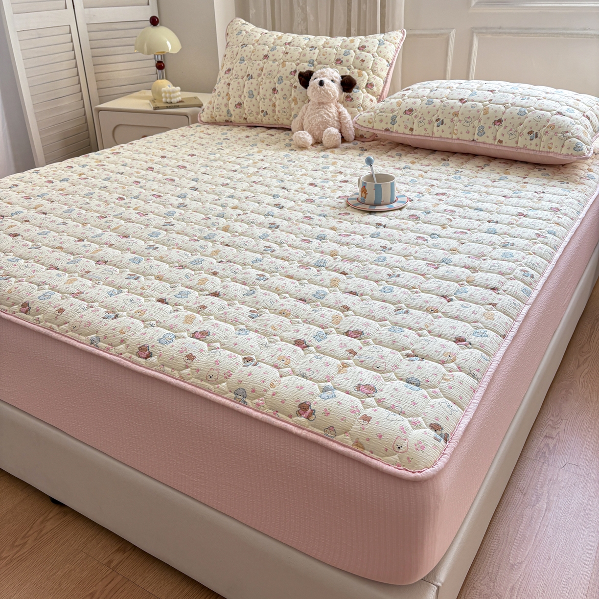 91家纺网 家纺一手货源 找家纺 居眠 2026新款印花皱皱纱夹棉床笠 泡芙小狗