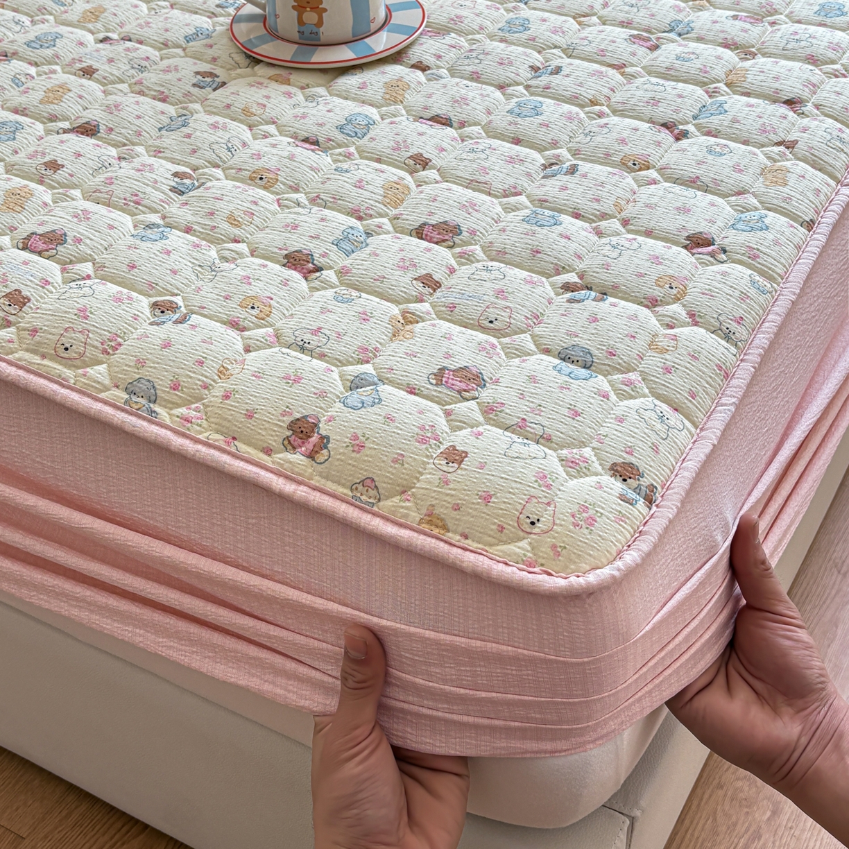 91家纺网 家纺一手货源 找家纺 居眠 2026新款印花皱皱纱夹棉床笠 泡芙小狗