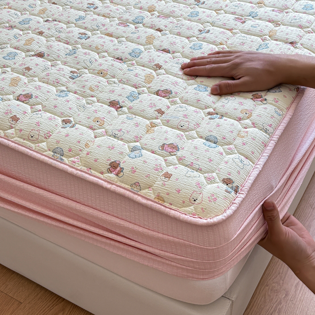 91家纺网 家纺一手货源 找家纺 居眠 2026新款印花皱皱纱夹棉床笠 泡芙小狗