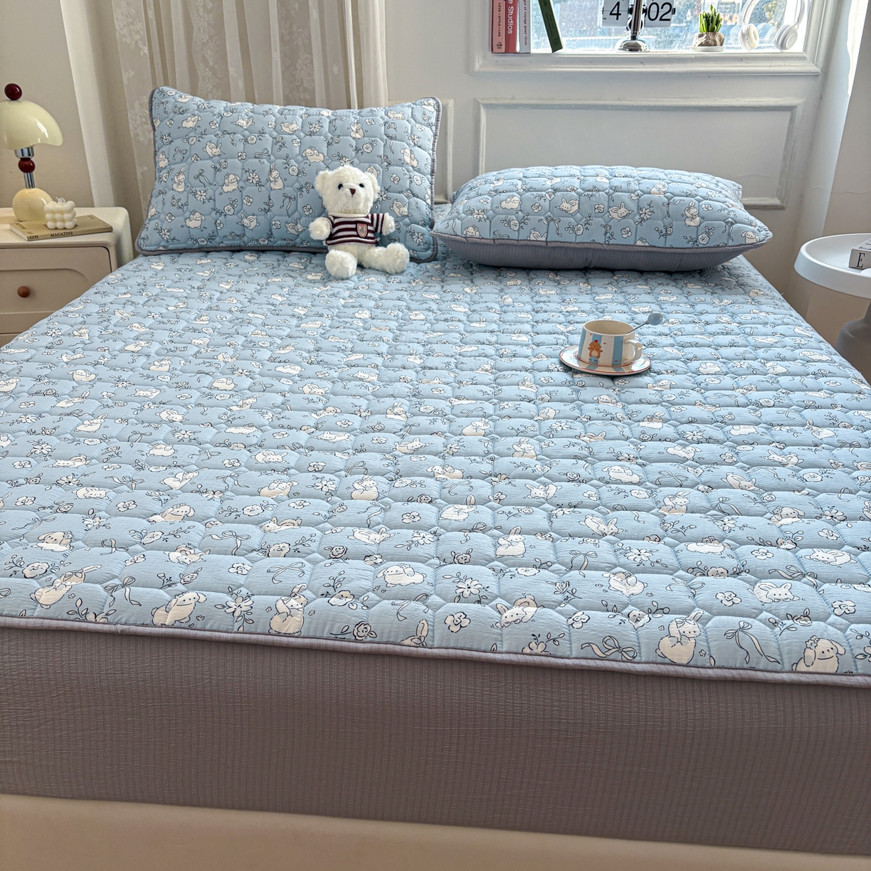 91家纺网 家纺一手货源 找家纺 居眠 2026新款印花皱皱纱夹棉床笠 甜兔派对