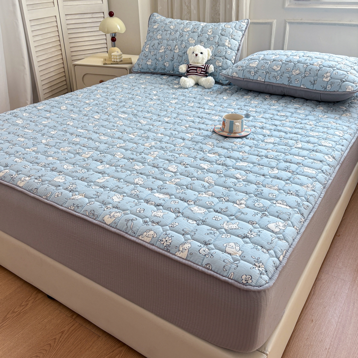 91家纺网 家纺一手货源 找家纺 居眠 2026新款印花皱皱纱夹棉床笠 甜兔派对