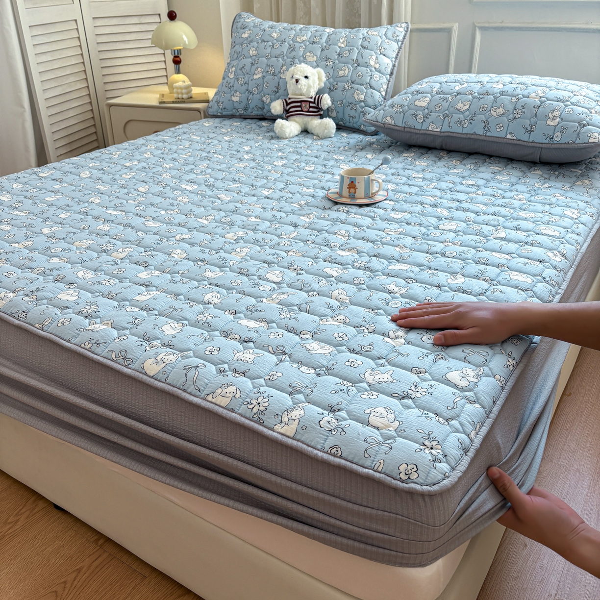 91家纺网 家纺一手货源 找家纺 居眠 2026新款印花皱皱纱夹棉床笠 甜兔派对