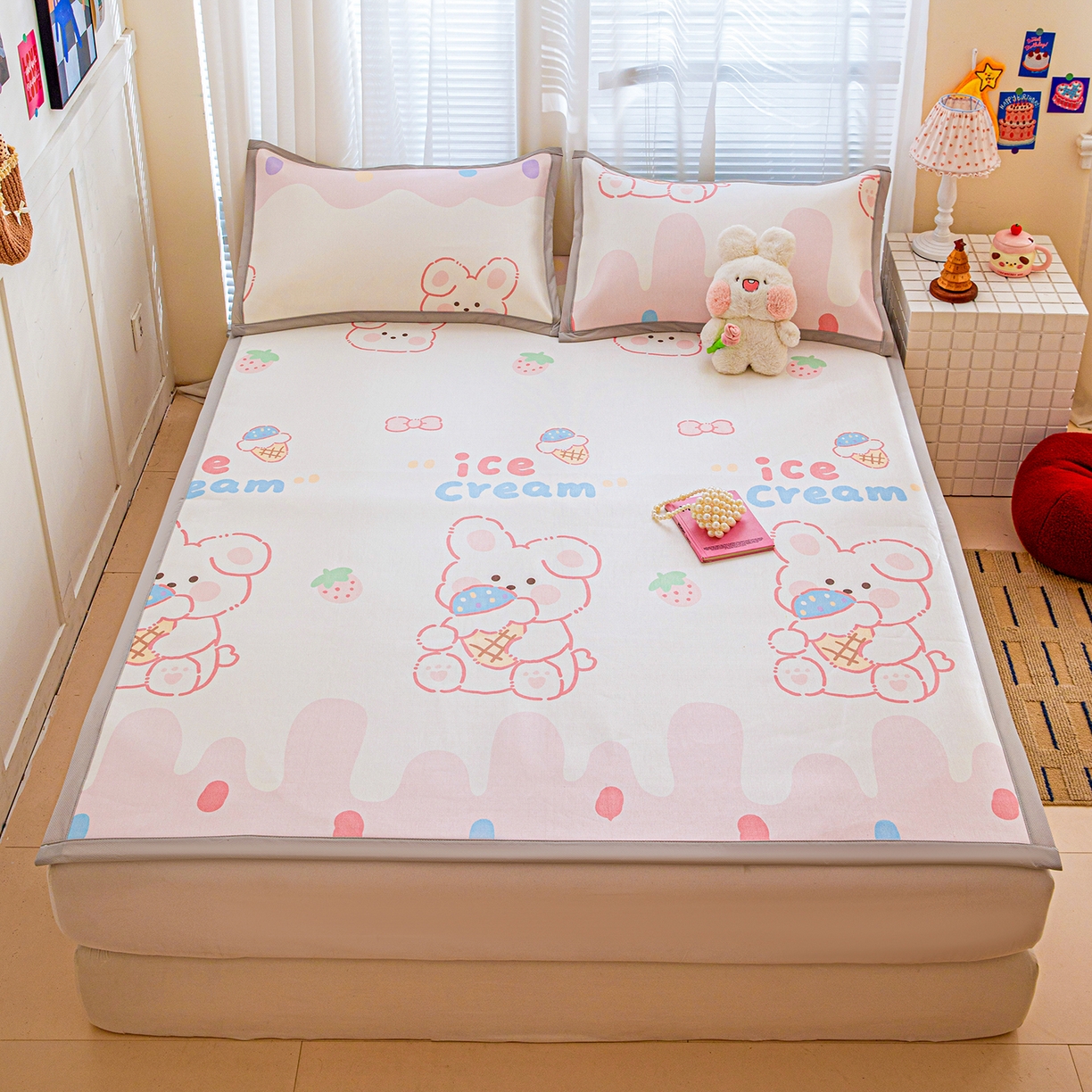 91家纺网 家纺一手货源 找家纺 富馨莱 2026新款冰丝凉席平铺款支持一件定制定做 冰淇淋兔