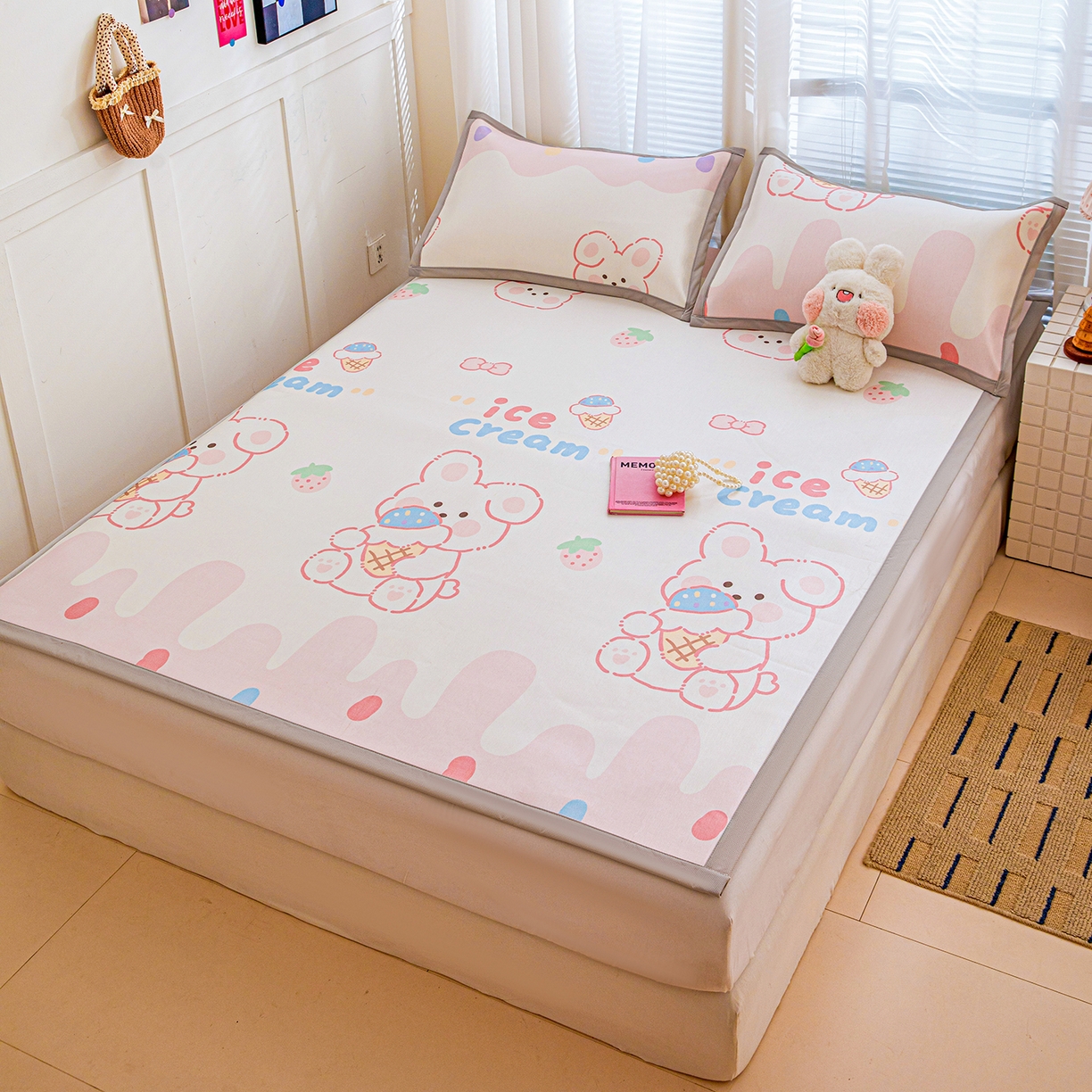 91家纺网 家纺一手货源 找家纺 富馨莱 2026新款冰丝凉席平铺款支持一件定制定做 冰淇淋兔