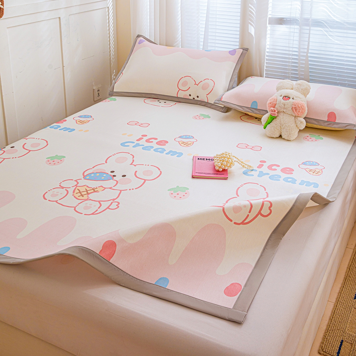 91家纺网 家纺一手货源 找家纺 富馨莱 2026新款冰丝凉席平铺款支持一件定制定做 冰淇淋兔