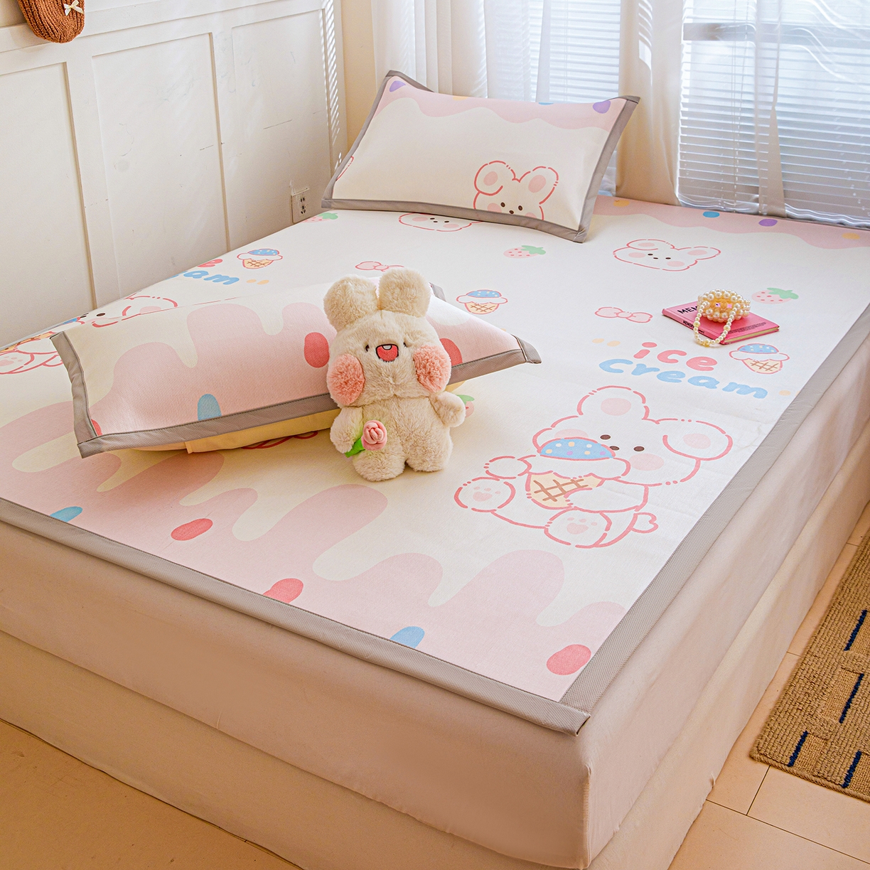 91家纺网 家纺一手货源 找家纺 富馨莱 2026新款冰丝凉席平铺款支持一件定制定做 冰淇淋兔