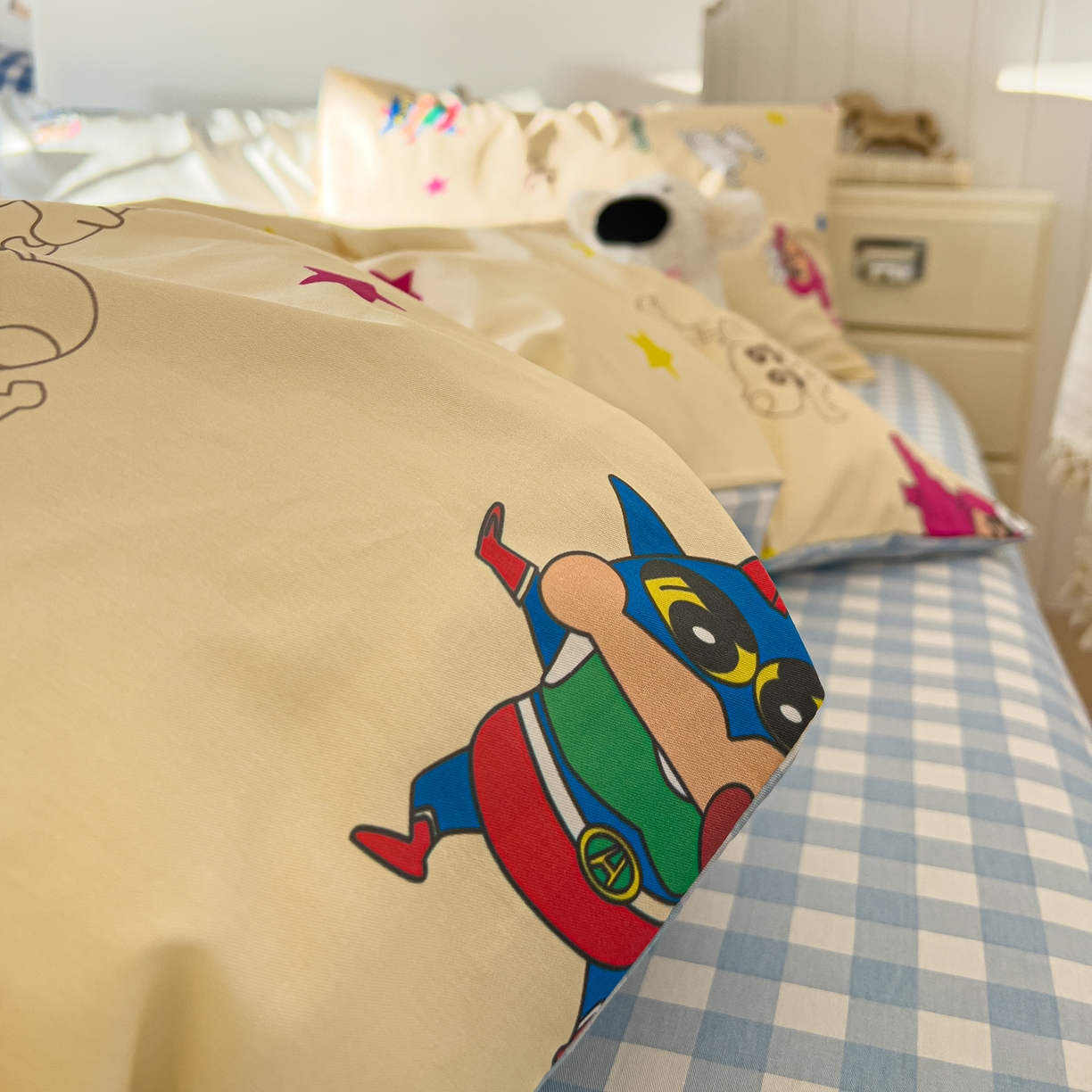 91家纺网 家纺一手货源 找家纺 桃子家居 2026新款A类蜡笔小新正版授权刺绣混搭枕套卡通印花系列四件套 棉蜡笔小新-百变小新