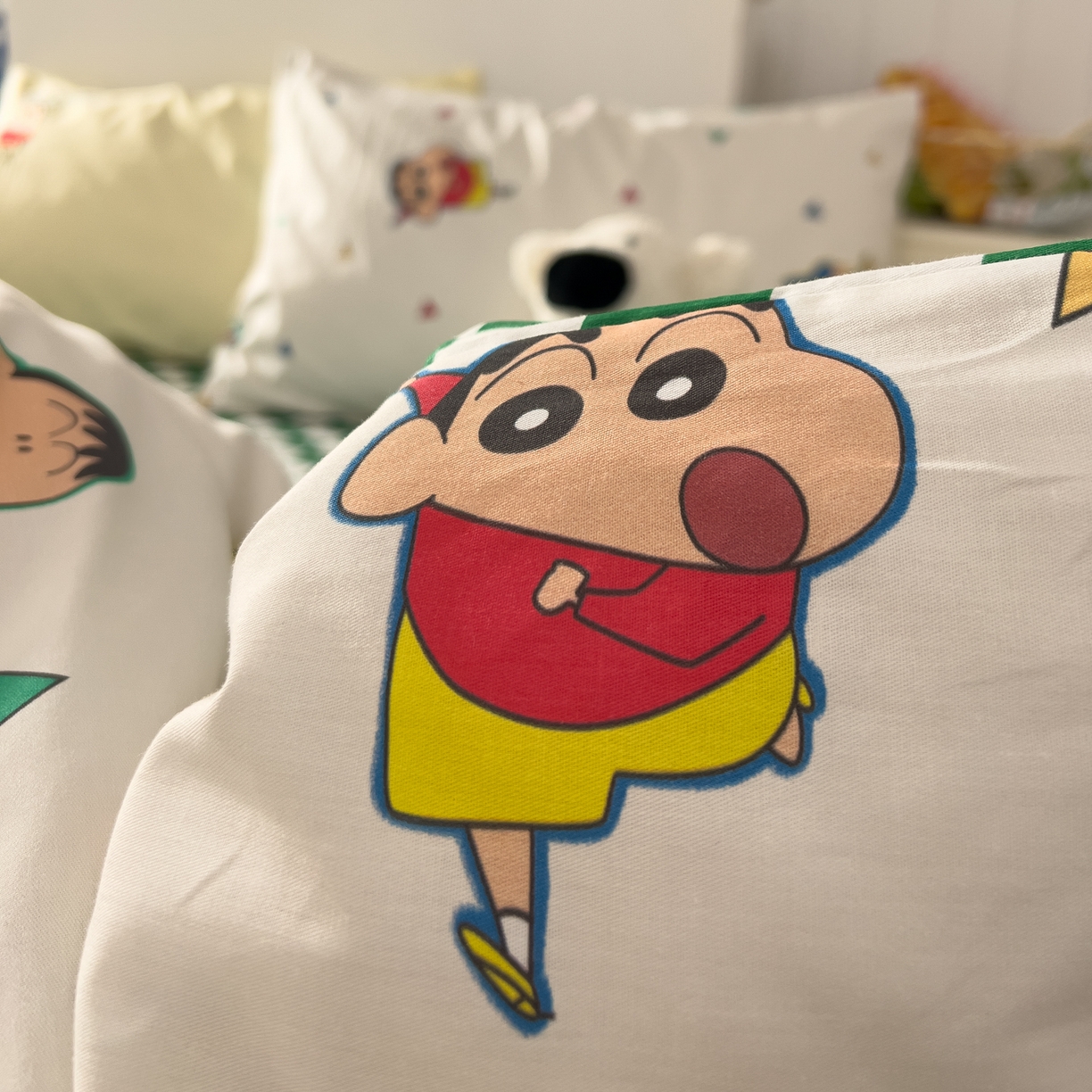 91家纺网 家纺一手货源 找家纺 桃子家居 2026新款A类蜡笔小新正版授权刺绣混搭枕套卡通印花系列四件套 棉蜡笔小新-彩色伙伴