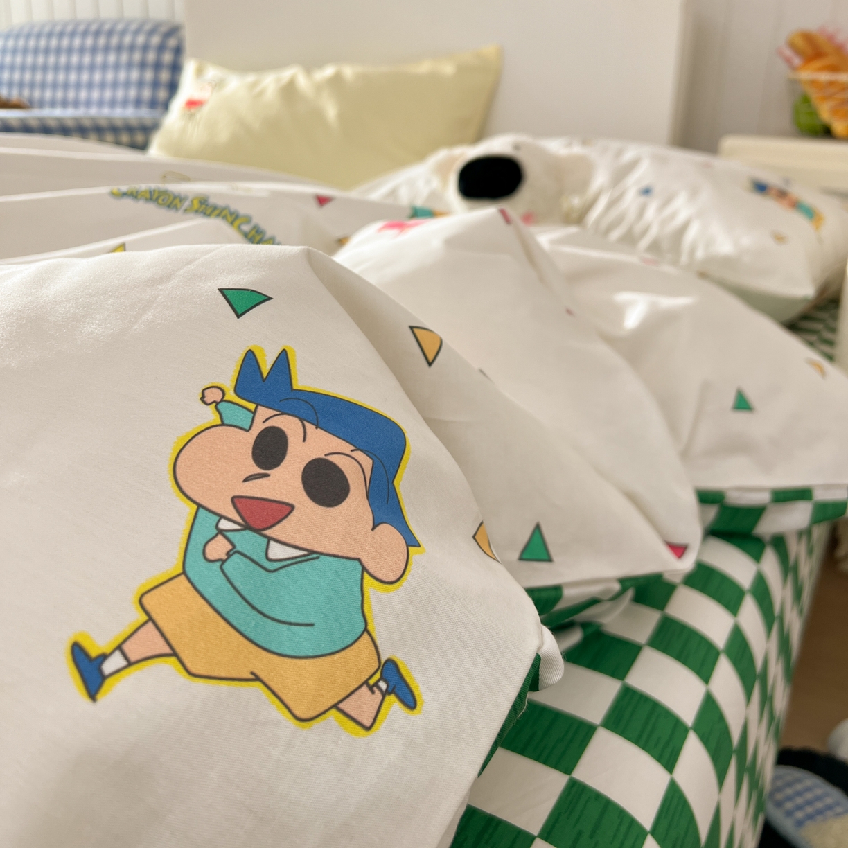 91家纺网 家纺一手货源 找家纺 桃子家居 2026新款A类蜡笔小新正版授权刺绣混搭枕套卡通印花系列四件套 棉蜡笔小新-彩色伙伴