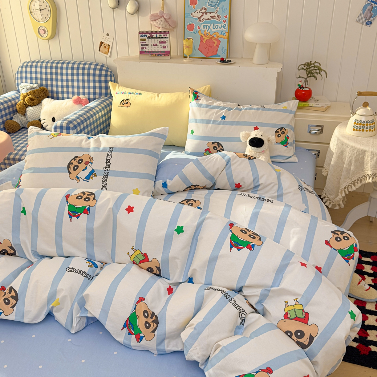 91家纺网 家纺一手货源 找家纺 桃子家居 2026新款A类蜡笔小新正版授权刺绣混搭枕套卡通印花系列四件套 棉蜡笔小新-超人小新