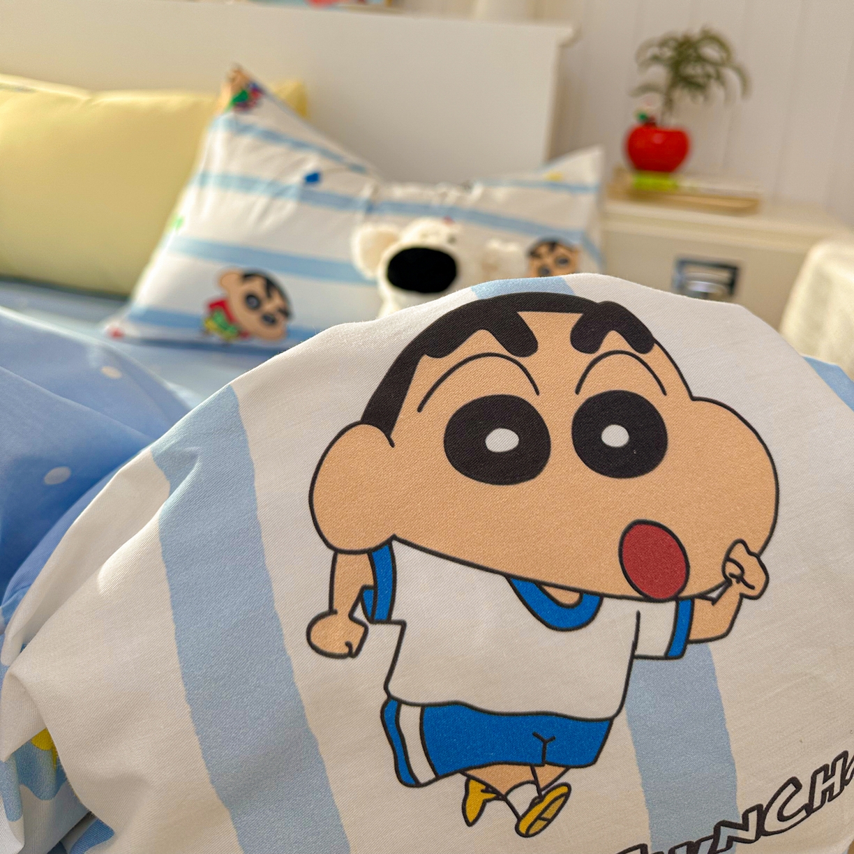 91家纺网 家纺一手货源 找家纺 桃子家居 2026新款A类蜡笔小新正版授权刺绣混搭枕套卡通印花系列四件套 棉蜡笔小新-超人小新