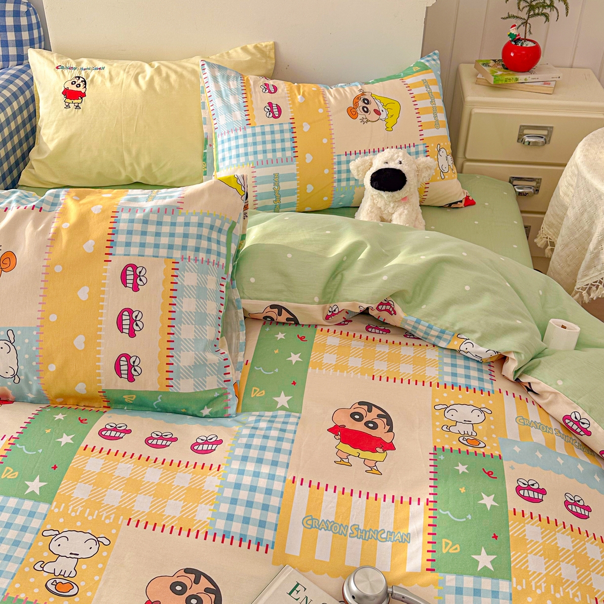 91家纺网 家纺一手货源 找家纺 桃子家居 2026新款A类蜡笔小新正版授权刺绣混搭枕套卡通印花系列四件套 棉蜡笔小新-快乐童年