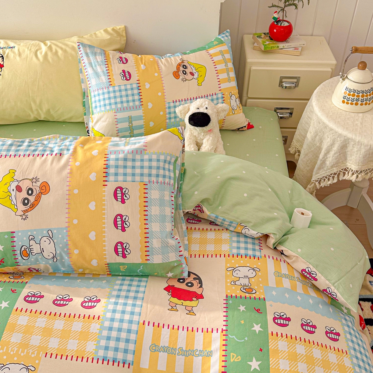 91家纺网 家纺一手货源 找家纺 桃子家居 2026新款A类蜡笔小新正版授权刺绣混搭枕套卡通印花系列四件套 棉蜡笔小新-快乐童年