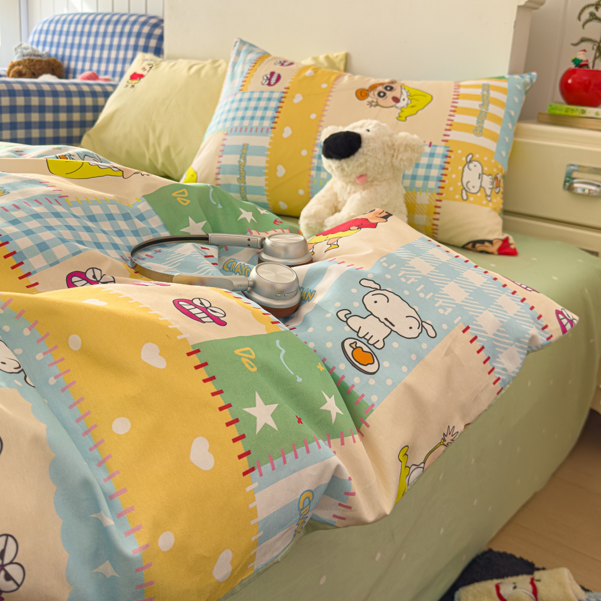 91家纺网 家纺一手货源 找家纺 桃子家居 2026新款A类蜡笔小新正版授权刺绣混搭枕套卡通印花系列四件套 棉蜡笔小新-快乐童年