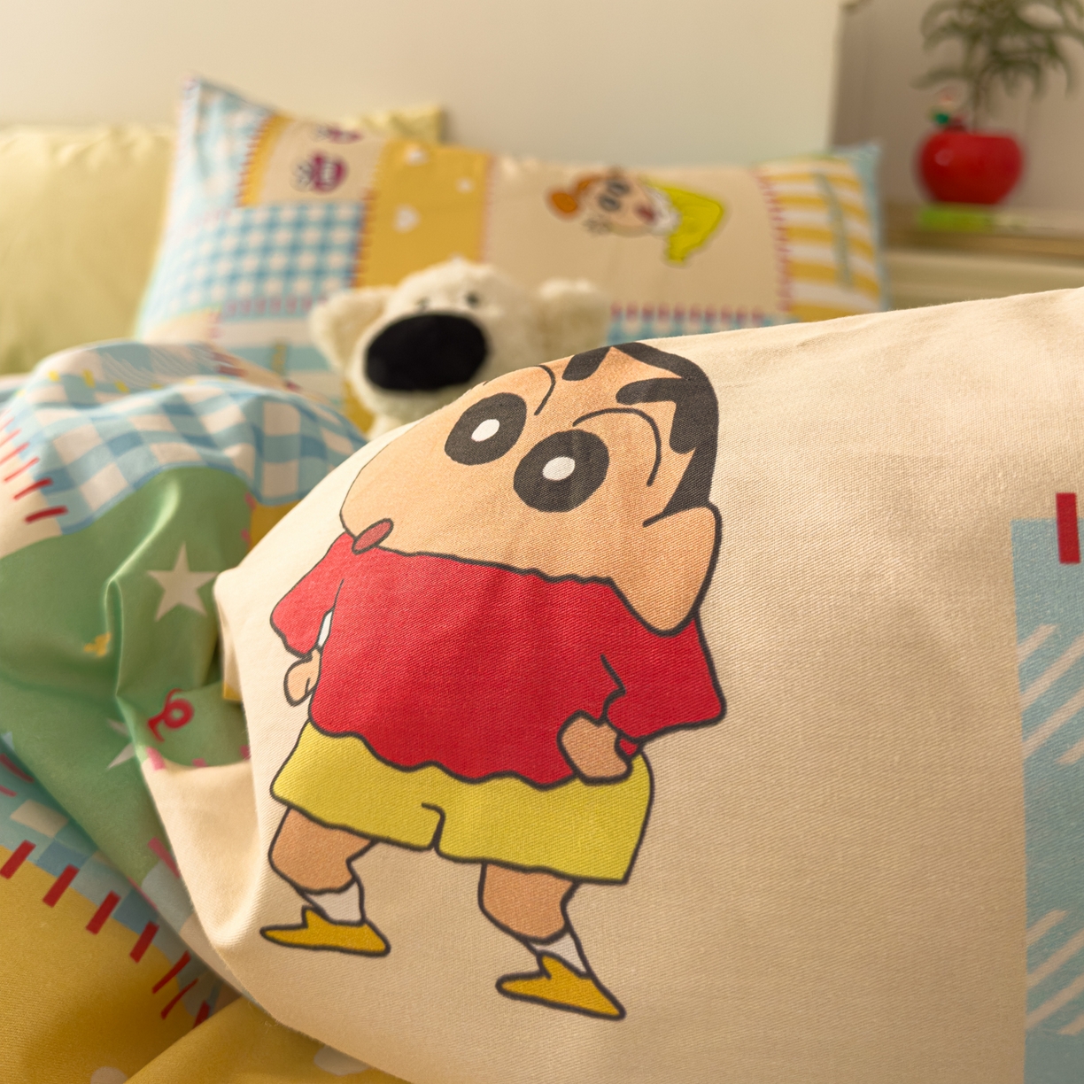 91家纺网 家纺一手货源 找家纺 桃子家居 2026新款A类蜡笔小新正版授权刺绣混搭枕套卡通印花系列四件套 棉蜡笔小新-快乐童年