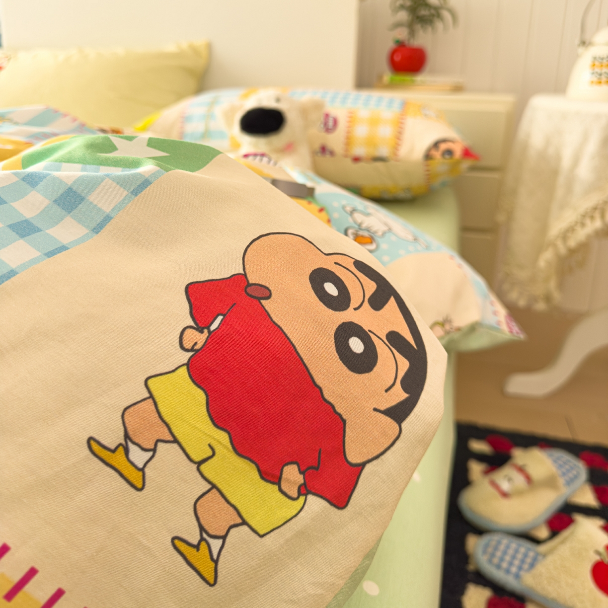 91家纺网 家纺一手货源 找家纺 桃子家居 2026新款A类蜡笔小新正版授权刺绣混搭枕套卡通印花系列四件套 棉蜡笔小新-快乐童年