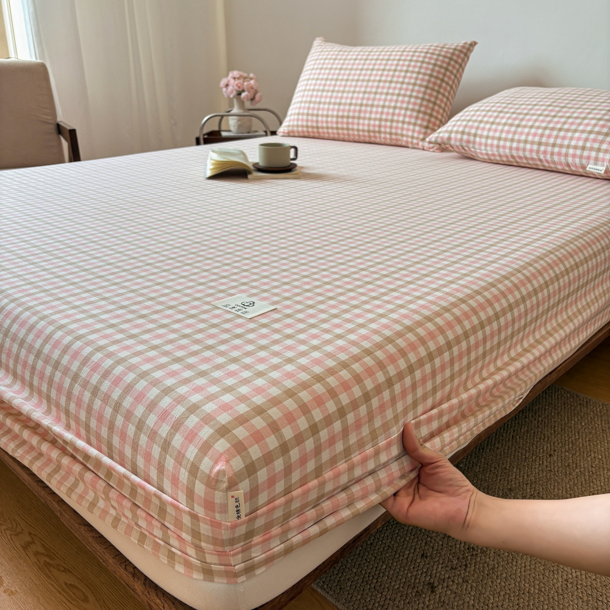 91家纺网 家纺一手货源 找家纺 居眠 2026新款单层色织水洗格子全棉床笠 单层款-印月粉