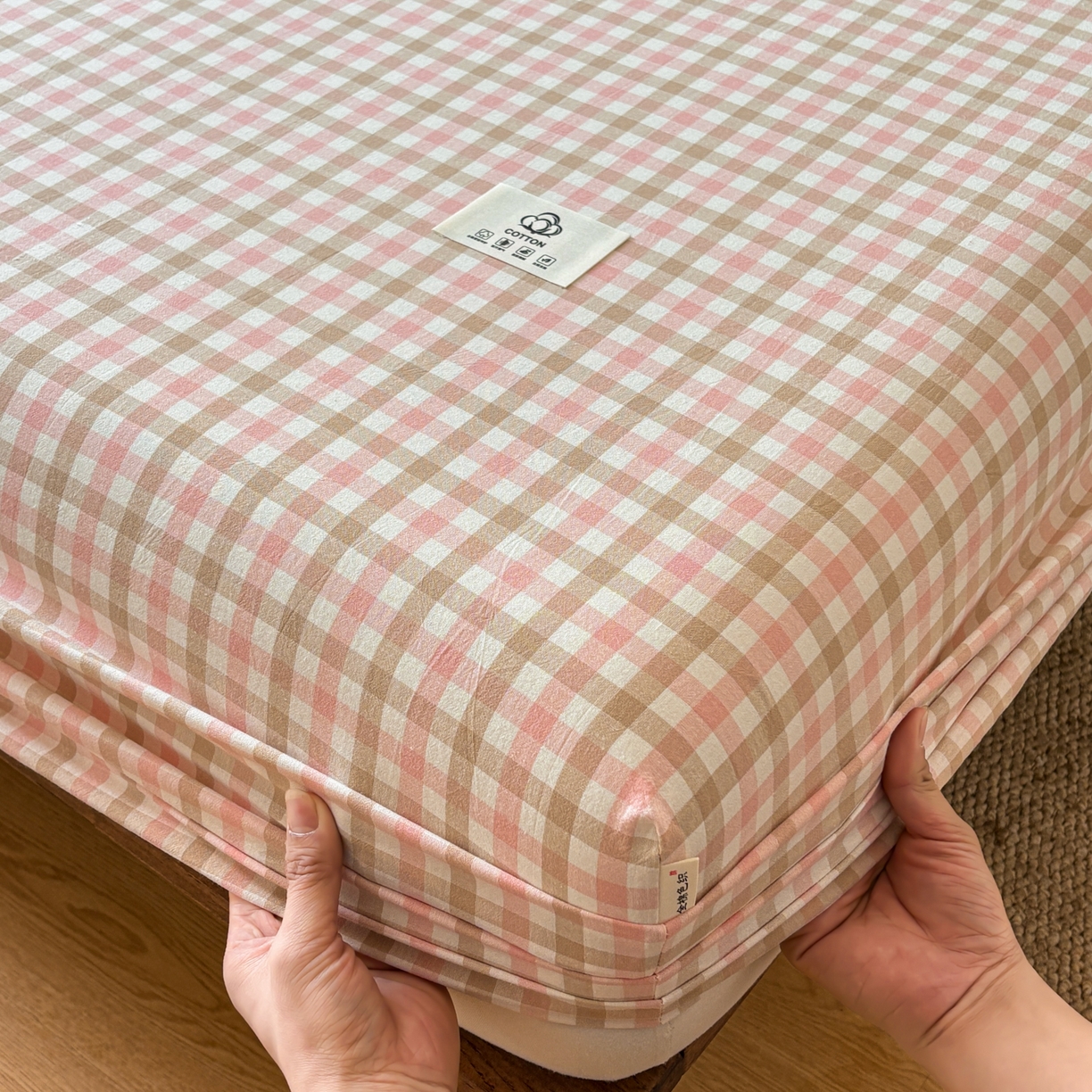 91家纺网 家纺一手货源 找家纺 居眠 2026新款单层色织水洗格子全棉床笠 单层款-印月粉