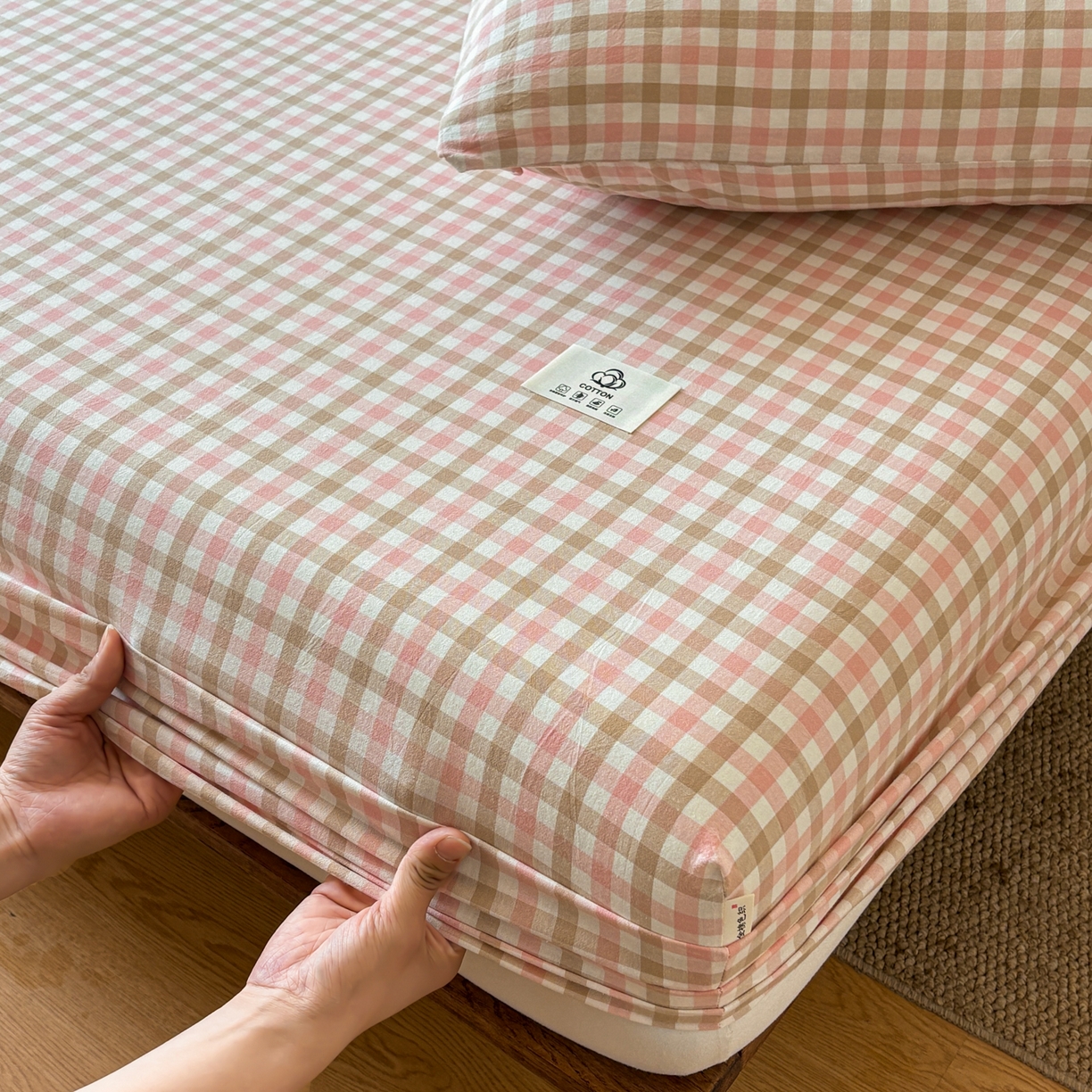 91家纺网 家纺一手货源 找家纺 居眠 2026新款单层色织水洗格子全棉床笠 单层款-印月粉