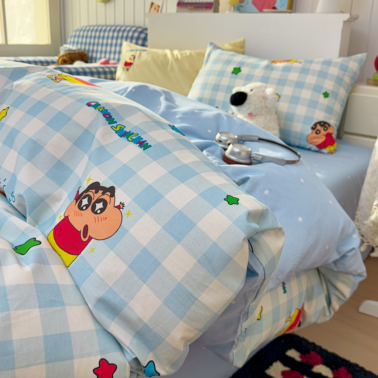91家纺网 家纺一手货源 找家纺 桃子家居 2026新款A类蜡笔小新正版授权刺绣混搭枕套卡通印花系列四件套 棉蜡笔小新-蓝格星星小新