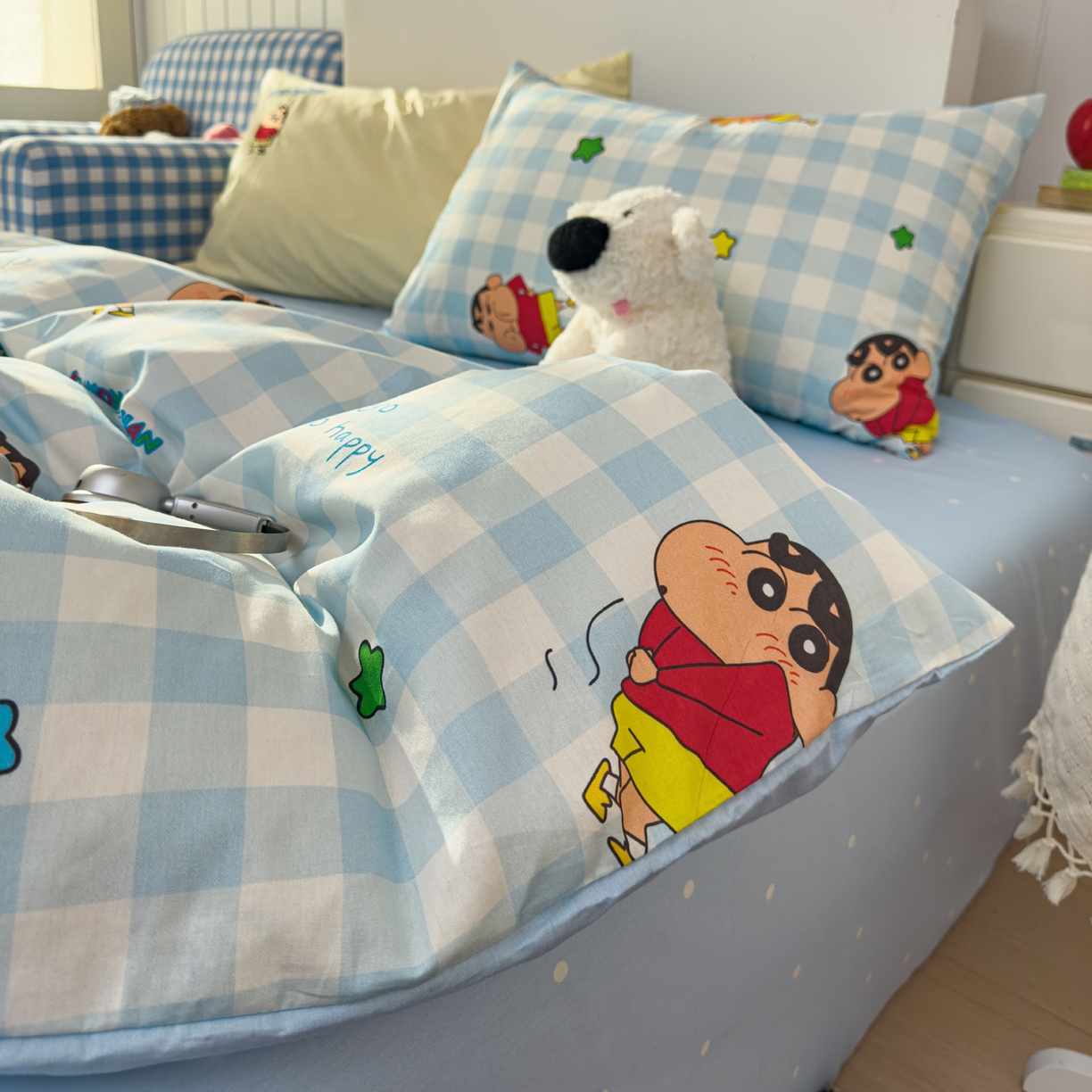 91家纺网 家纺一手货源 找家纺 桃子家居 2026新款A类蜡笔小新正版授权刺绣混搭枕套卡通印花系列四件套 棉蜡笔小新-蓝格星星小新