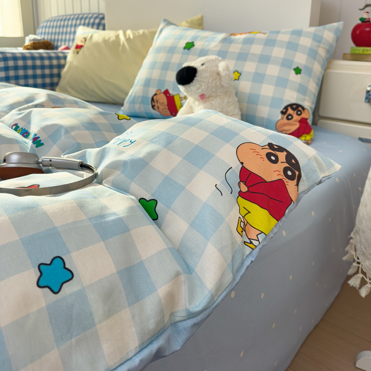 91家纺网 家纺一手货源 找家纺 桃子家居 2026新款A类蜡笔小新正版授权刺绣混搭枕套卡通印花系列四件套 棉蜡笔小新-蓝格星星小新