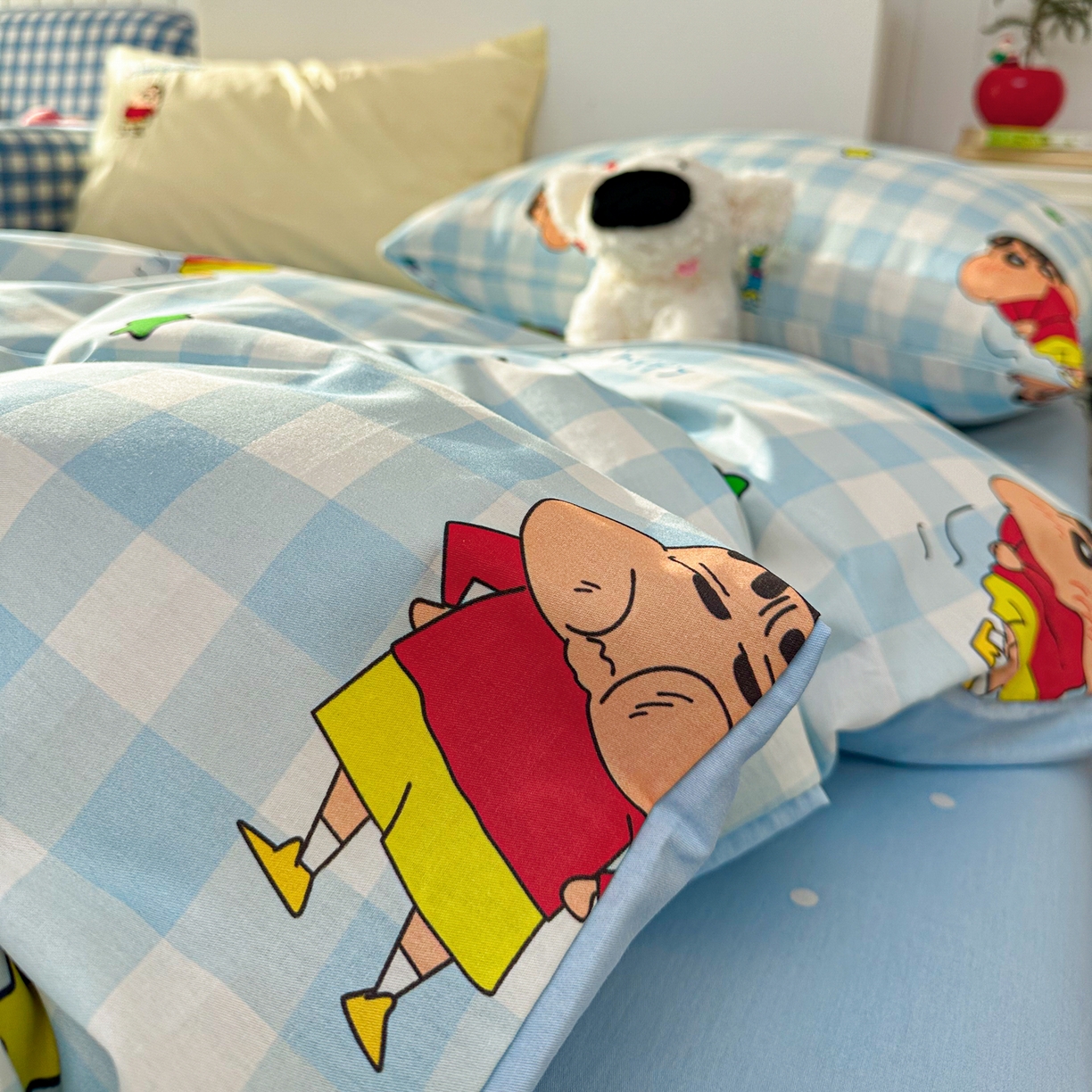 91家纺网 家纺一手货源 找家纺 桃子家居 2026新款A类蜡笔小新正版授权刺绣混搭枕套卡通印花系列四件套 棉蜡笔小新-蓝格星星小新