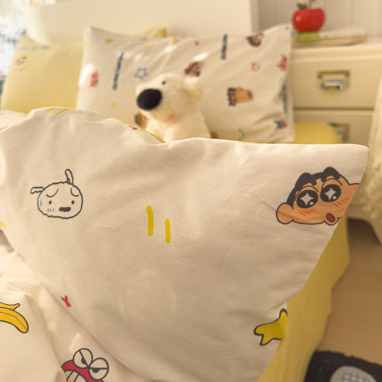 91家纺网 家纺一手货源 找家纺 桃子家居 2026新款A类蜡笔小新正版授权刺绣混搭枕套卡通印花系列四件套 棉蜡笔小新-幸福小新