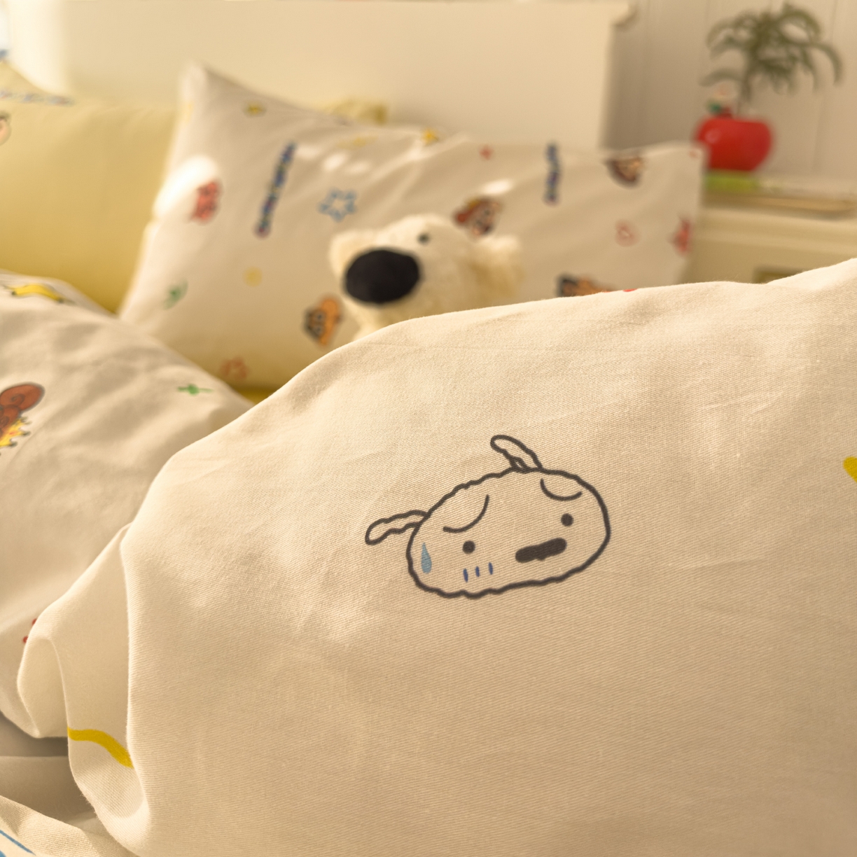 91家纺网 家纺一手货源 找家纺 桃子家居 2026新款A类蜡笔小新正版授权刺绣混搭枕套卡通印花系列四件套 棉蜡笔小新-幸福小新