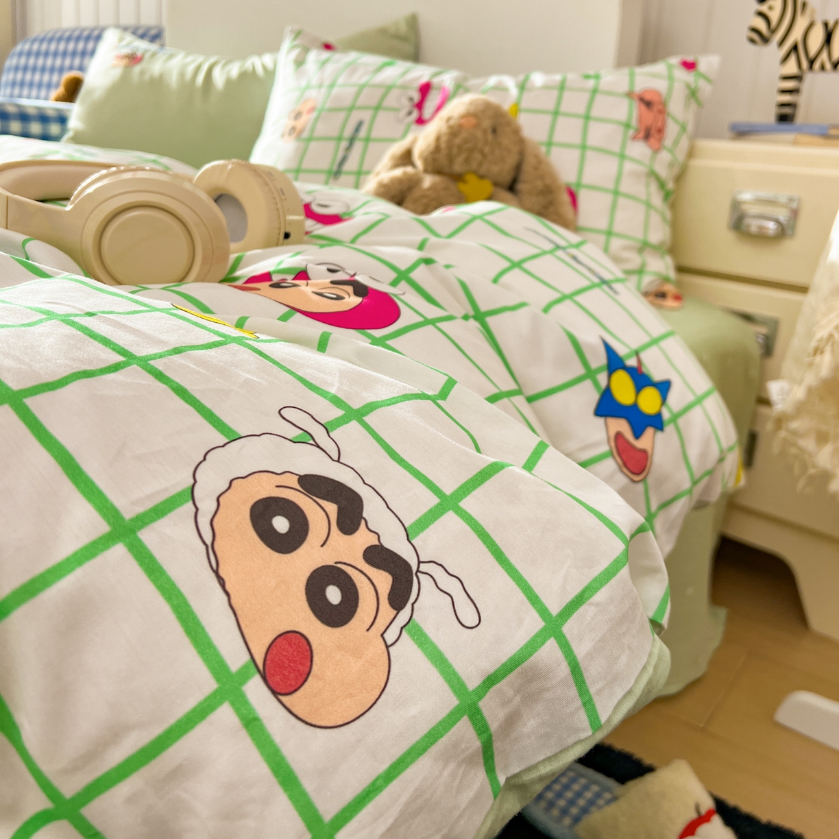 91家纺网 家纺一手货源 找家纺 桃子家居 2026新款A类蜡笔小新正版授权刺绣混搭枕套卡通印花系列四件套 棉蜡笔小新-元气小新