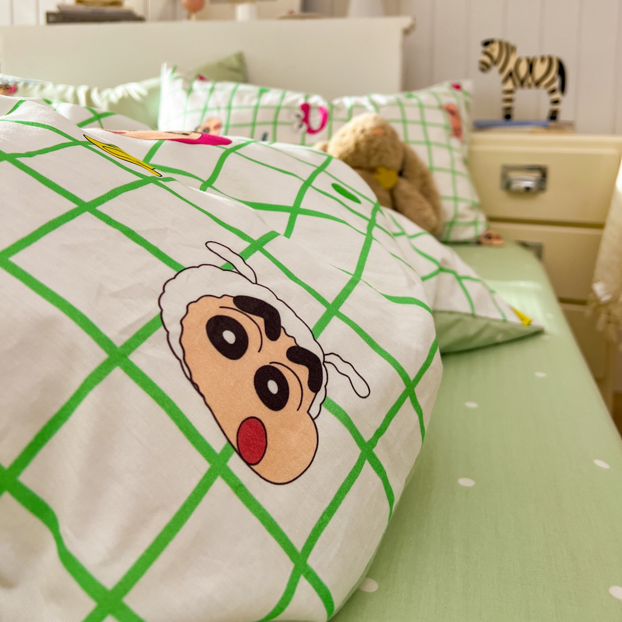 91家纺网 家纺一手货源 找家纺 桃子家居 2026新款A类蜡笔小新正版授权刺绣混搭枕套卡通印花系列四件套 棉蜡笔小新-元气小新