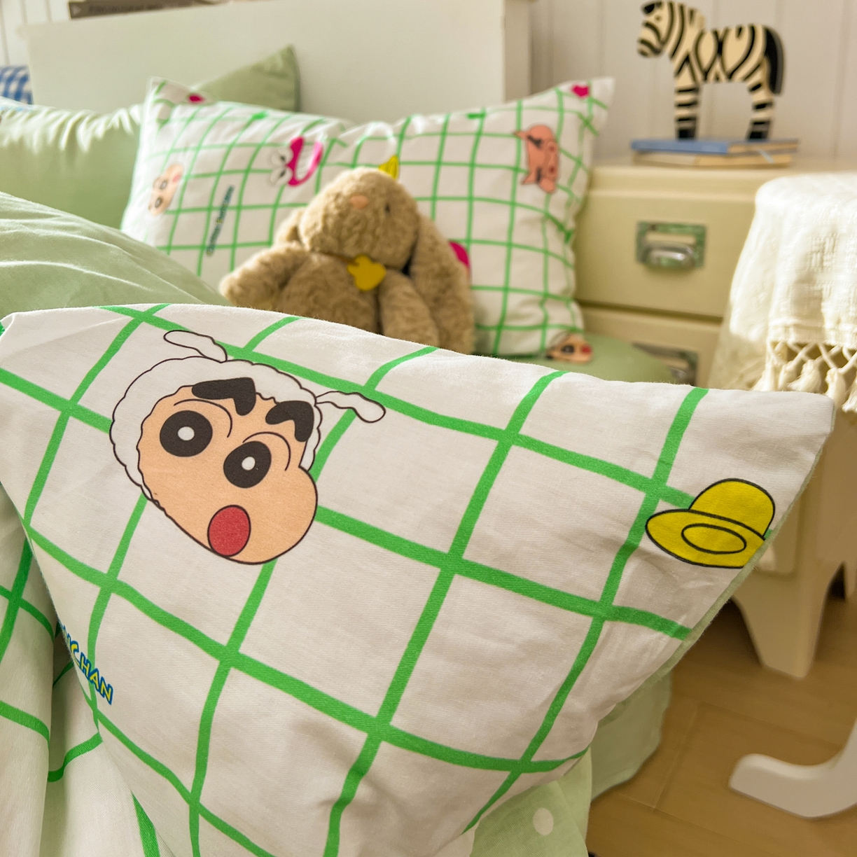 91家纺网 家纺一手货源 找家纺 桃子家居 2026新款A类蜡笔小新正版授权刺绣混搭枕套卡通印花系列四件套 棉蜡笔小新-元气小新