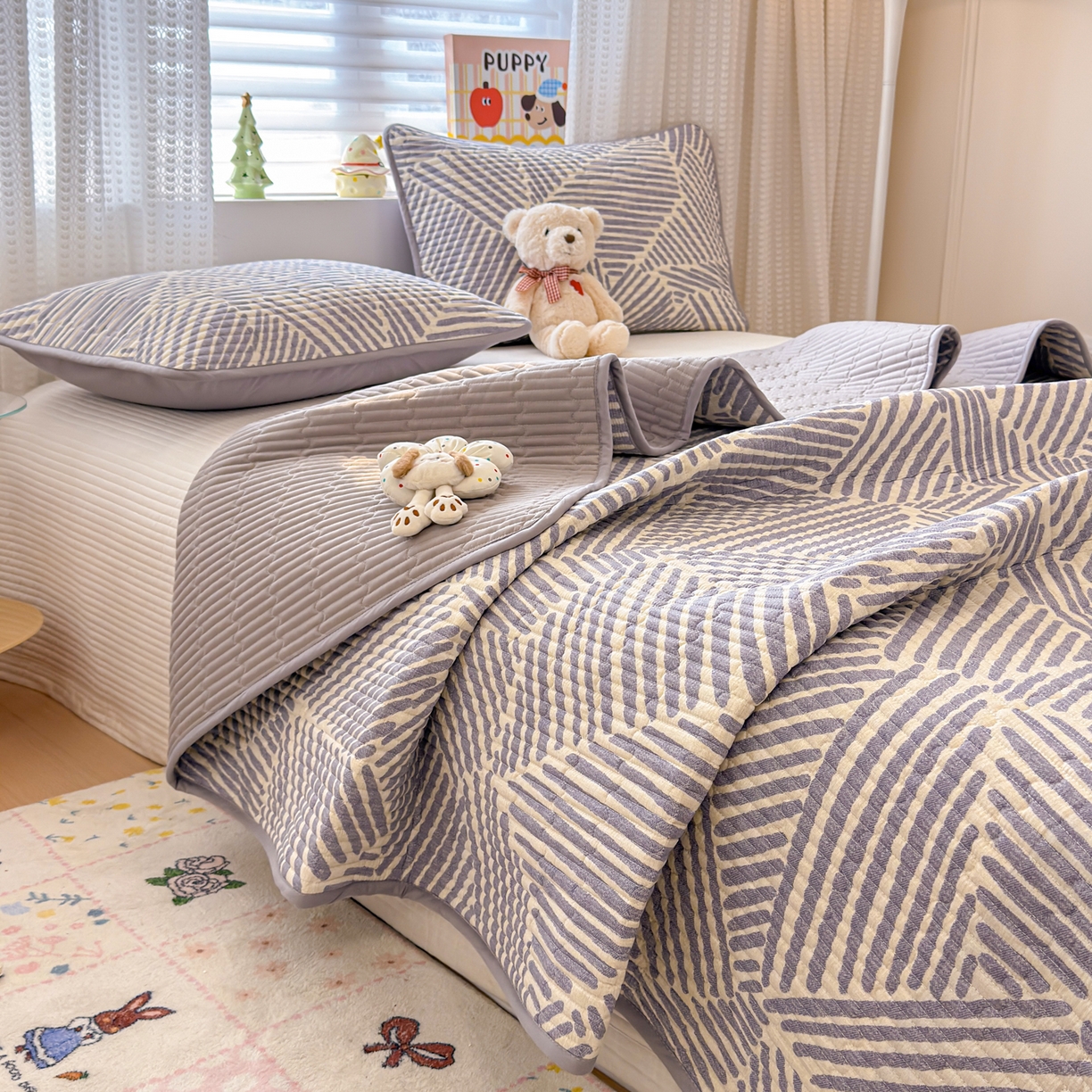 91家纺网 家纺一手货源 找家纺 雅萱家纺 2026新款森系全棉夹棉印花床盖 简约时代