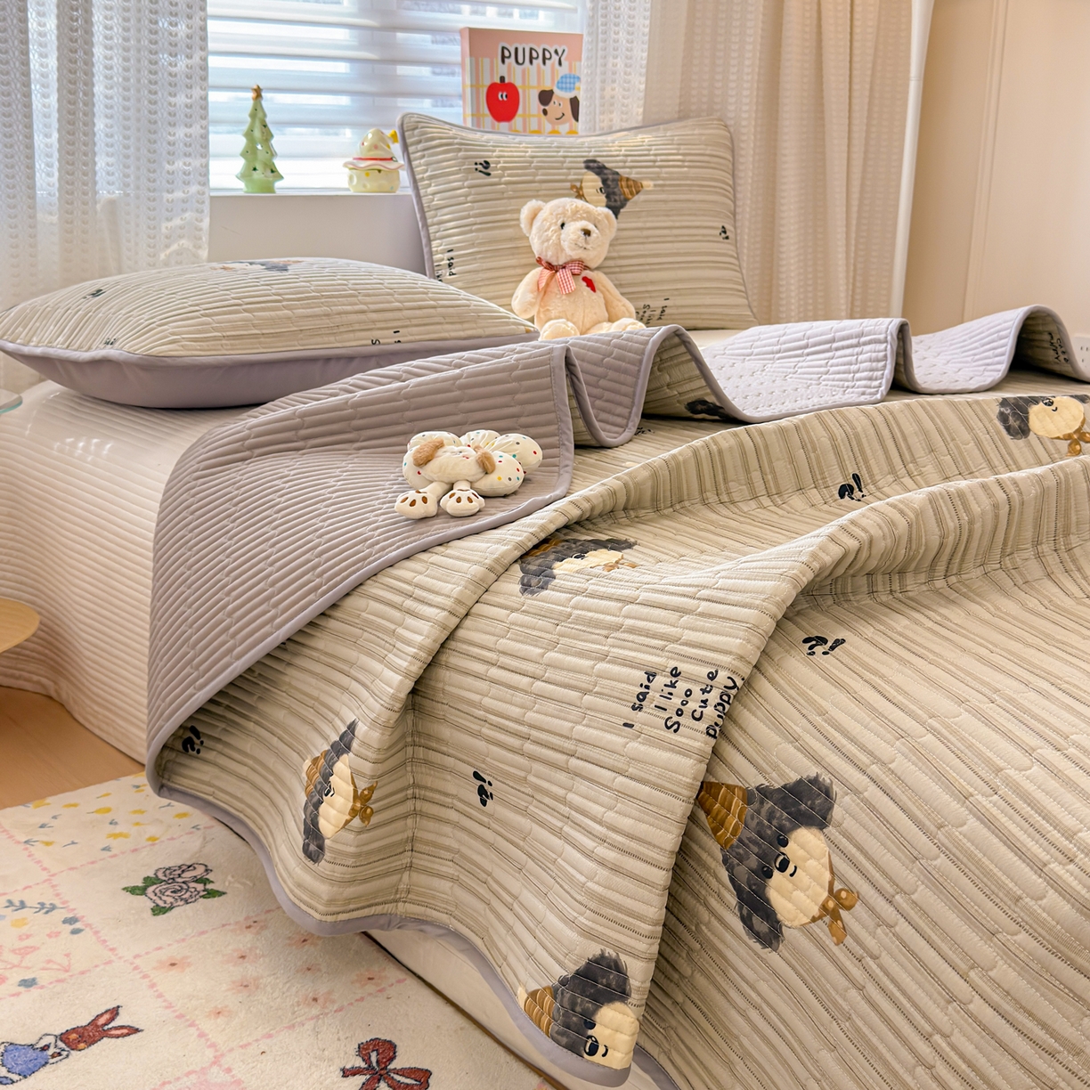 91家纺网 家纺一手货源 找家纺 雅萱家纺 2026新款森系全棉夹棉印花床盖 绅士狗