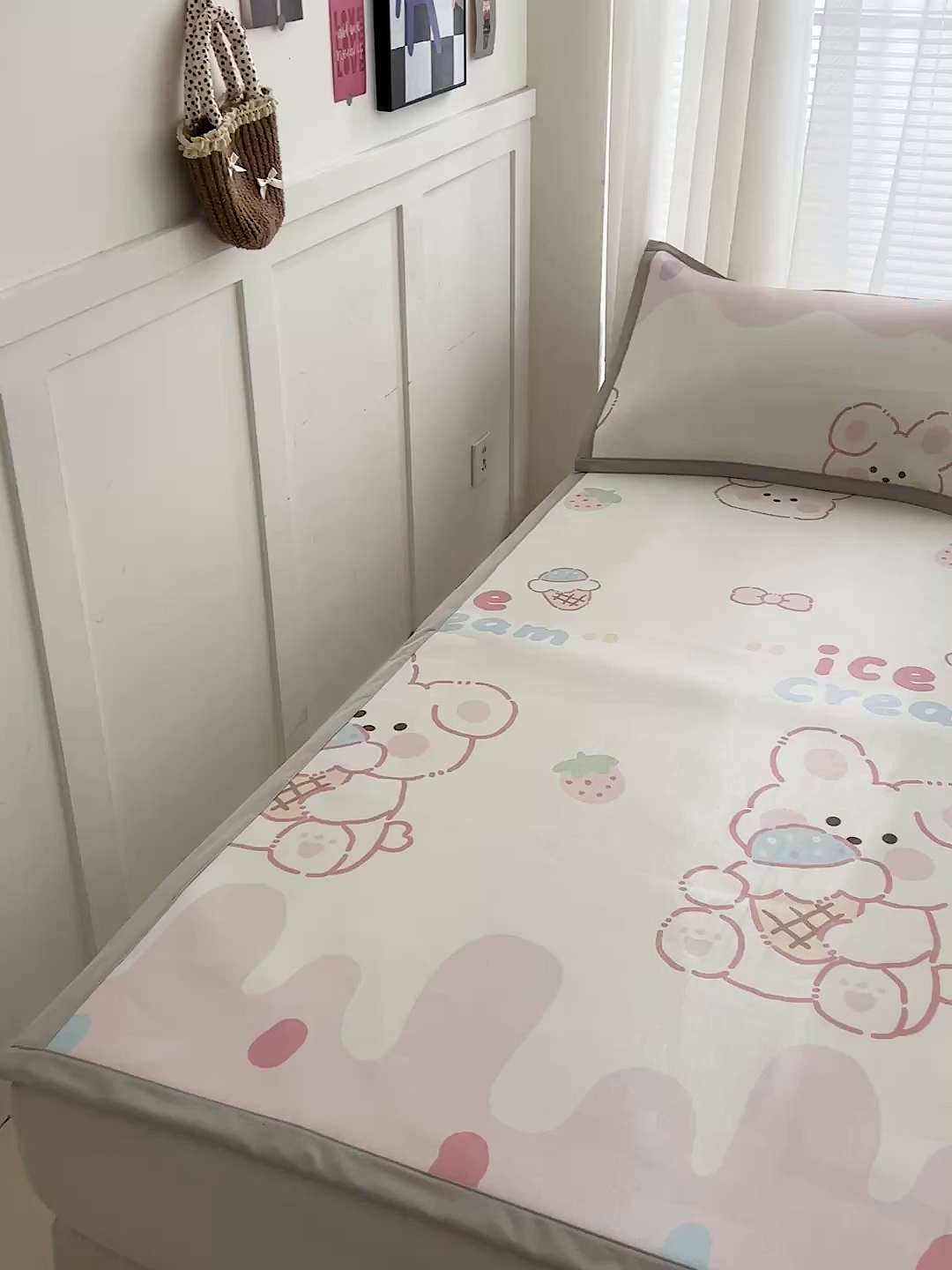 91家纺网 家纺一手货源 找家纺 富馨莱 2026新款冰丝凉席平铺款支持一件定制定做 冰淇淋兔